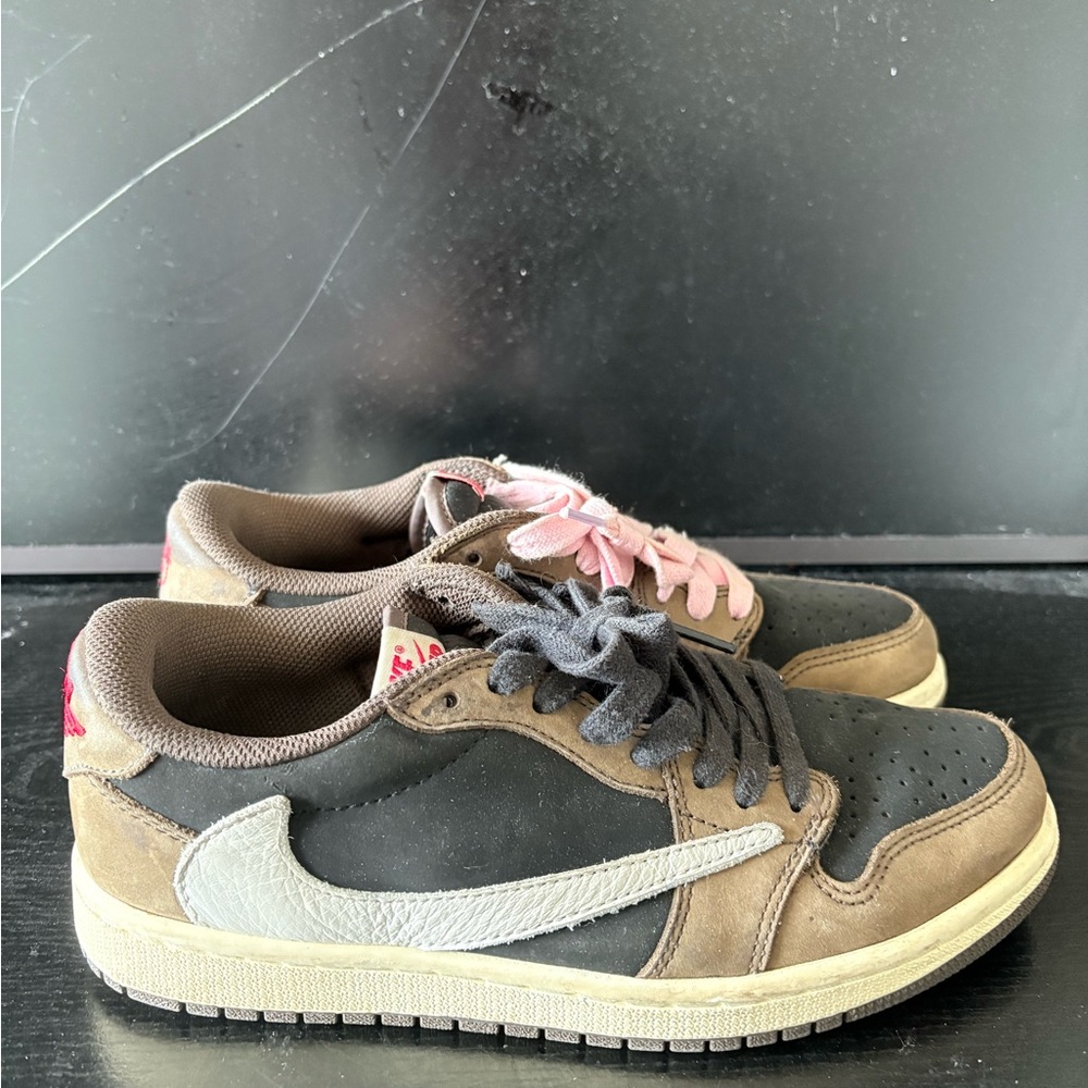 Air Jordan 1 x Travis Scott Mocha